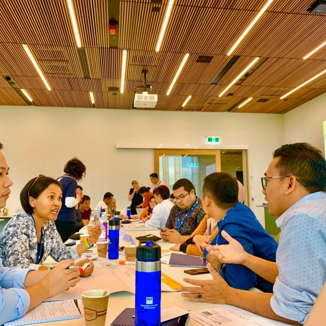 Diskusi CEO Notulakita saat mengikuti Program Australia Awards Indonesia di Queensland University of Technology, Brisbane